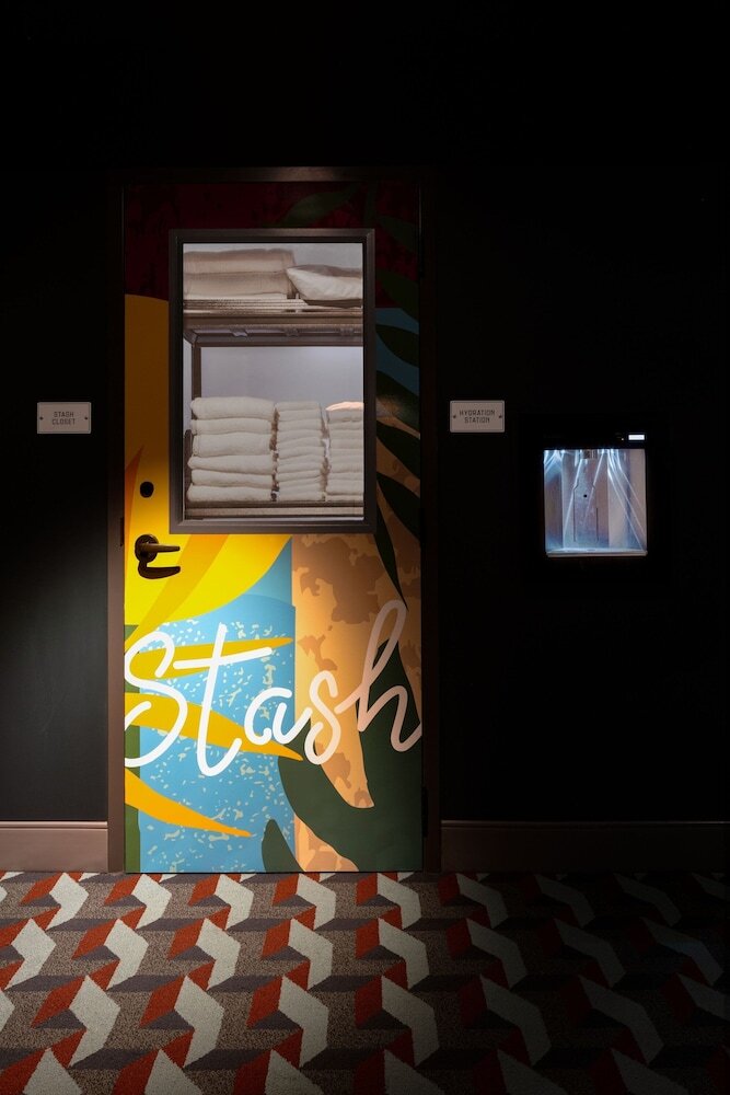 Hotel Moxy St. Petersburg Downtown