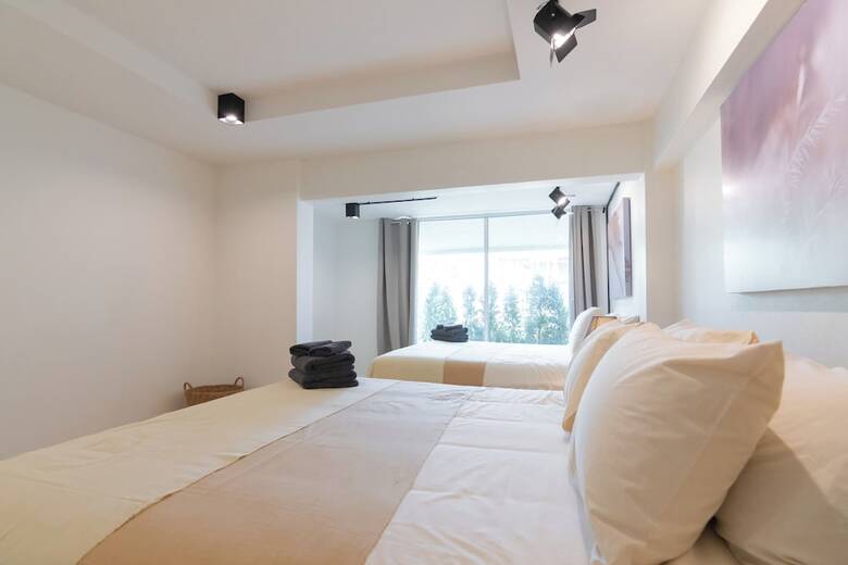 Mini-me Hubs - Charm Suites In Old City