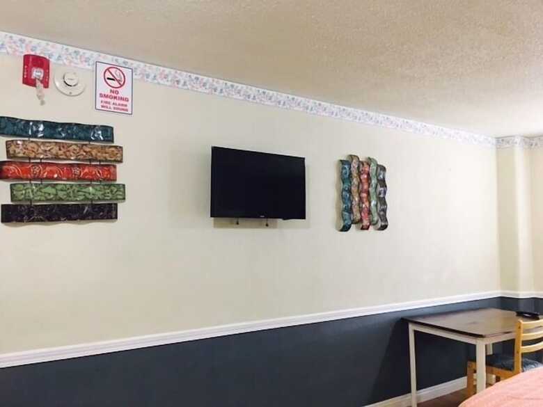 Motel Traveler's Bed & Breakfast Hostel