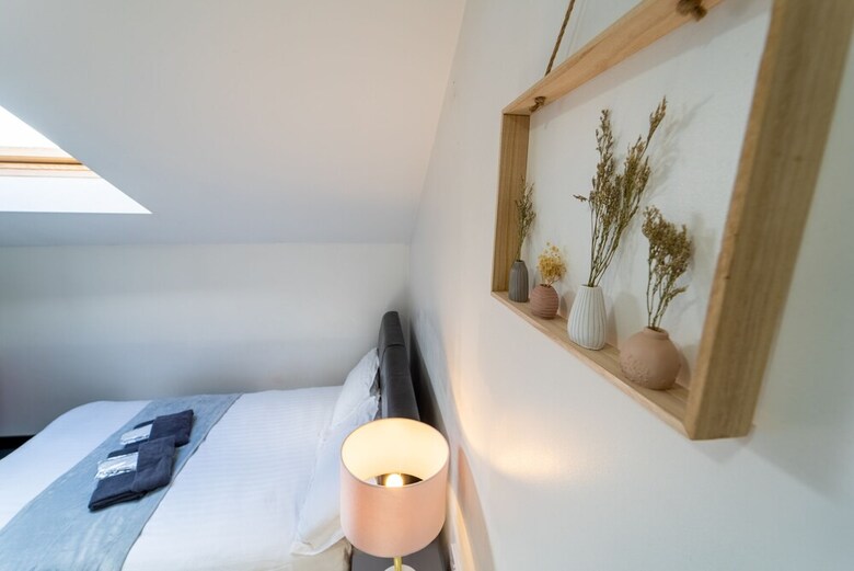 46 North Road Studios Near Qe And Uob