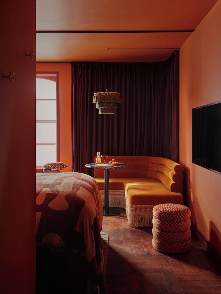 Hotel Ember Locke Kensington