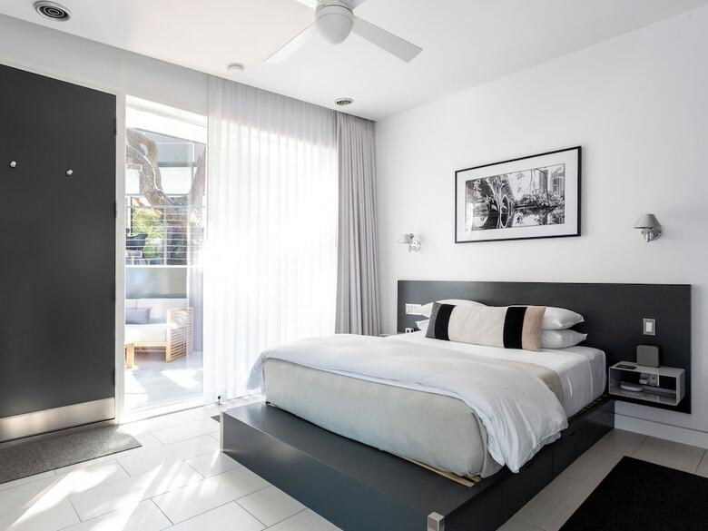 Frame Hotel - Treehouse