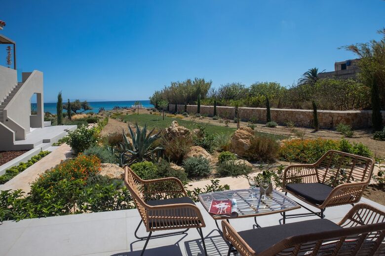 Grand Blue Beach Apartments & Suites