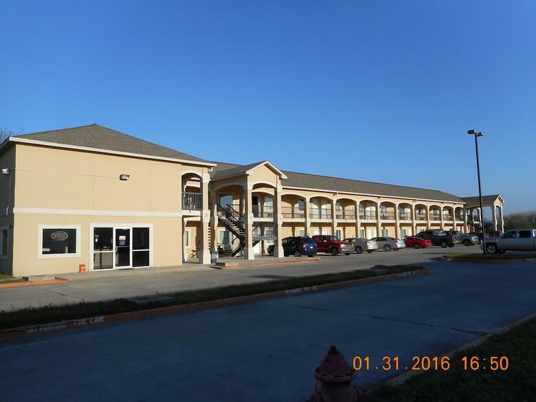 Motel Crossroads Inn & Suites