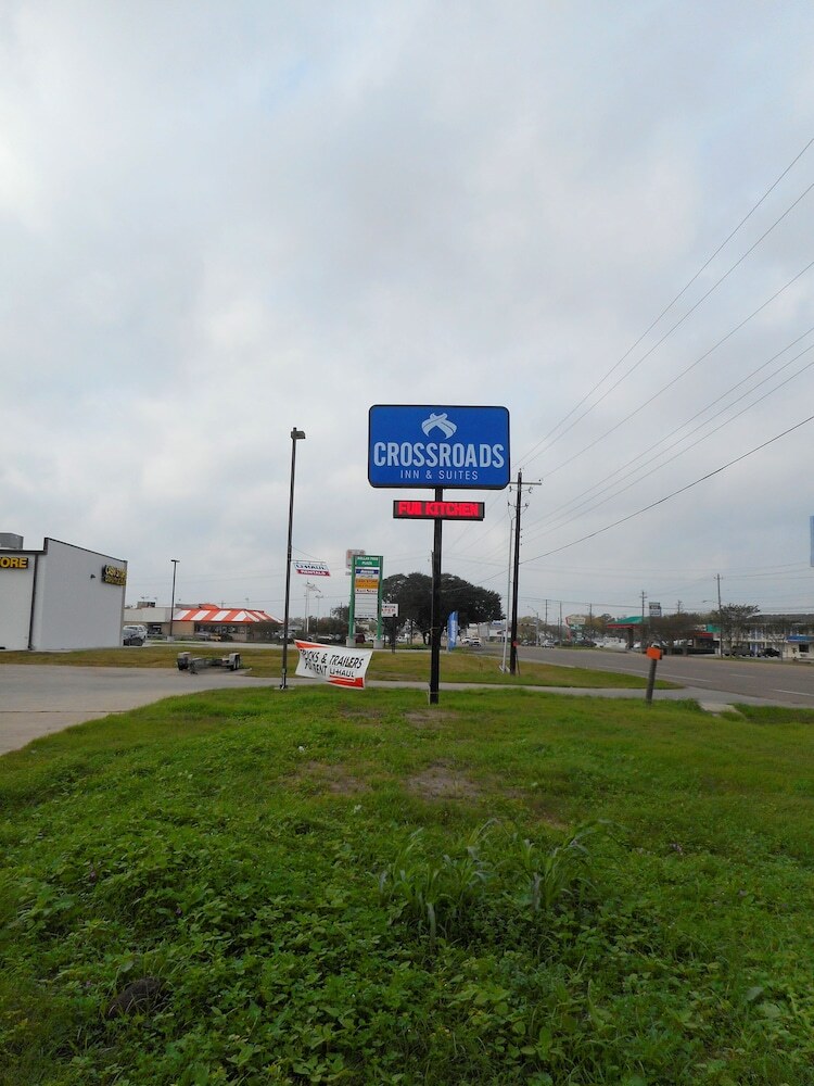 Motel Crossroads Inn & Suites