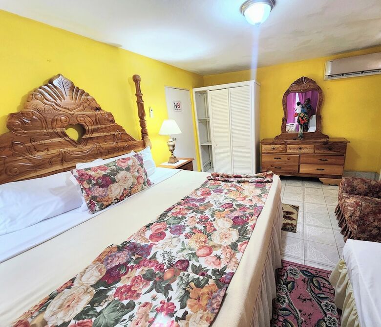 Bed & Breakfast 237 Bratton Ave