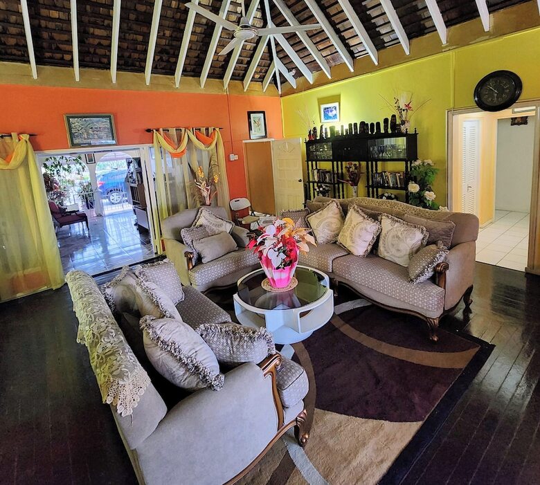 Bed & Breakfast 237 Bratton Ave