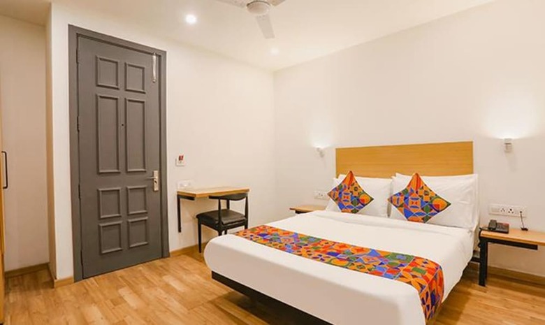 Hotel Fabexpress Meera Residency