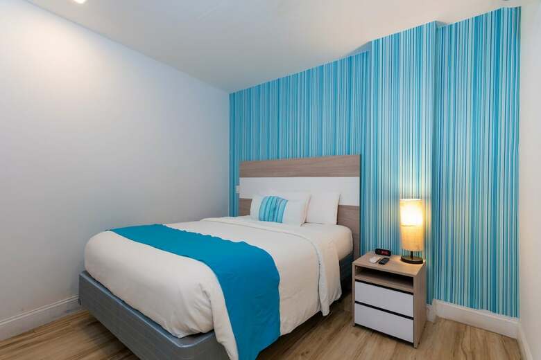 Hotel Aqualina Inn