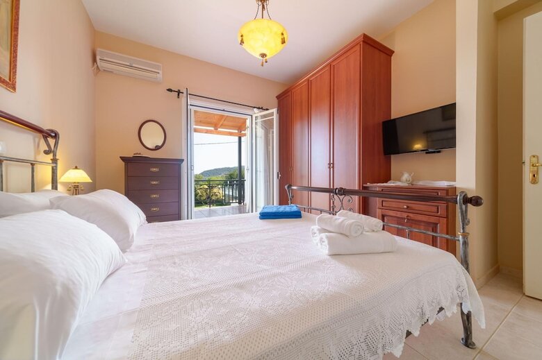 Iphigenia Apartments At Katelios