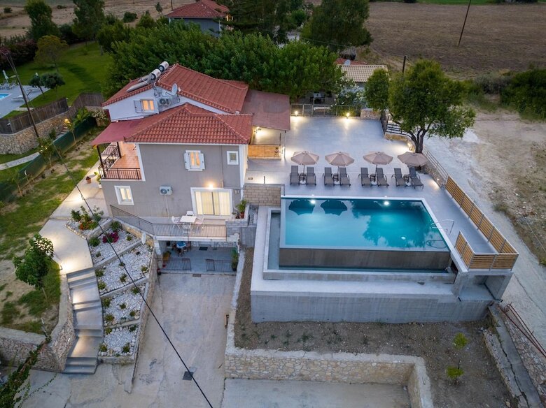 Iphigenia Apartments At Katelios