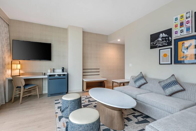 Cambria Hotel Austin Downtown
