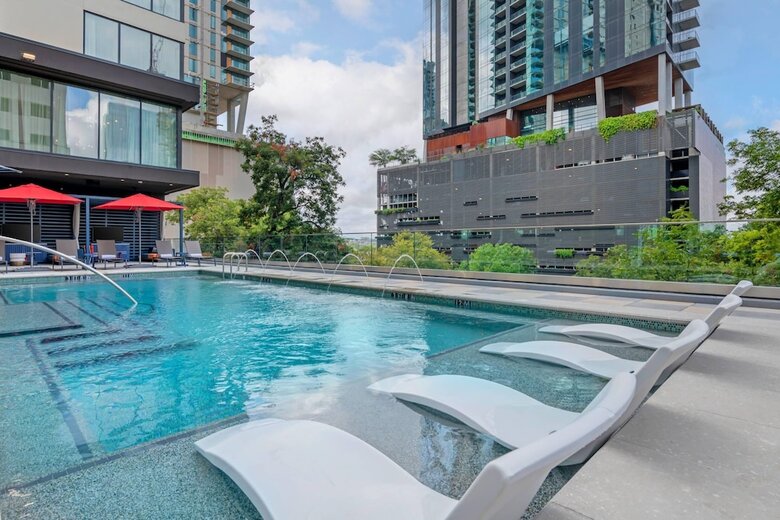 Cambria Hotel Austin Downtown