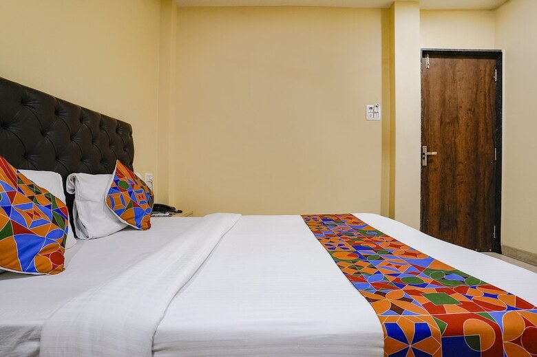 Hotel Fabexpress U Life
