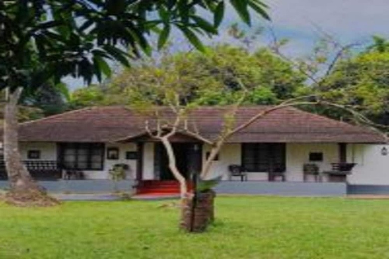 Hotel Arogya Lake Resort
