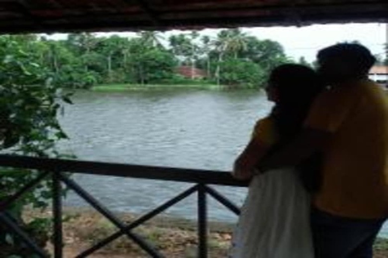 Hotel Arogya Lake Resort