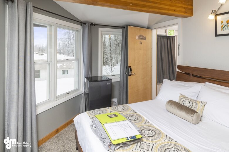 Ski Inn