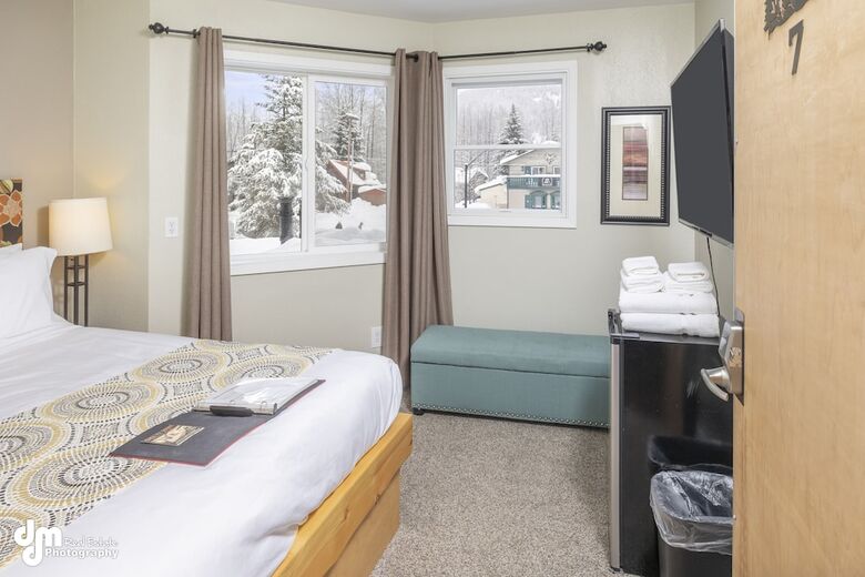 Ski Inn