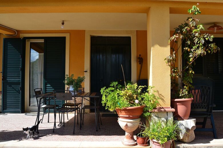 Bed & Breakfast B B S Elia Villa Surrounded By Greenery Inside The Historic Dubini Park