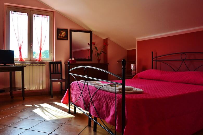 Bed & Breakfast B B S Elia Villa Surrounded By Greenery Inside The Historic Dubini Park