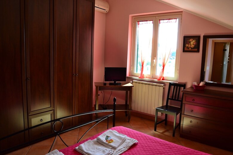 Bed & Breakfast B B S Elia Villa Surrounded By Greenery Inside The Historic Dubini Park