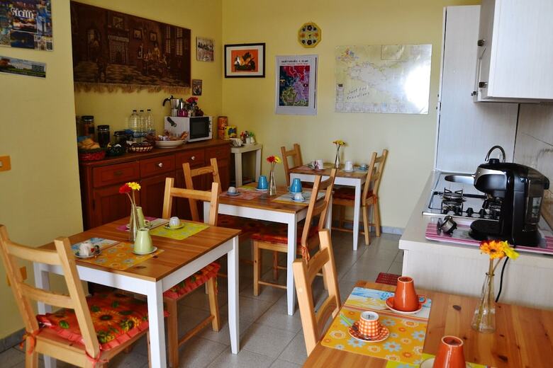 Bed & Breakfast B B S Elia Villa Surrounded By Greenery Inside The Historic Dubini Park