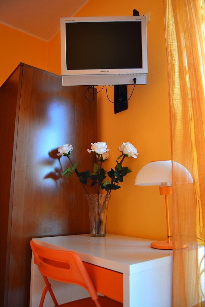 Bed & Breakfast B B S Elia Villa Surrounded By Greenery Inside The Historic Dubini Park