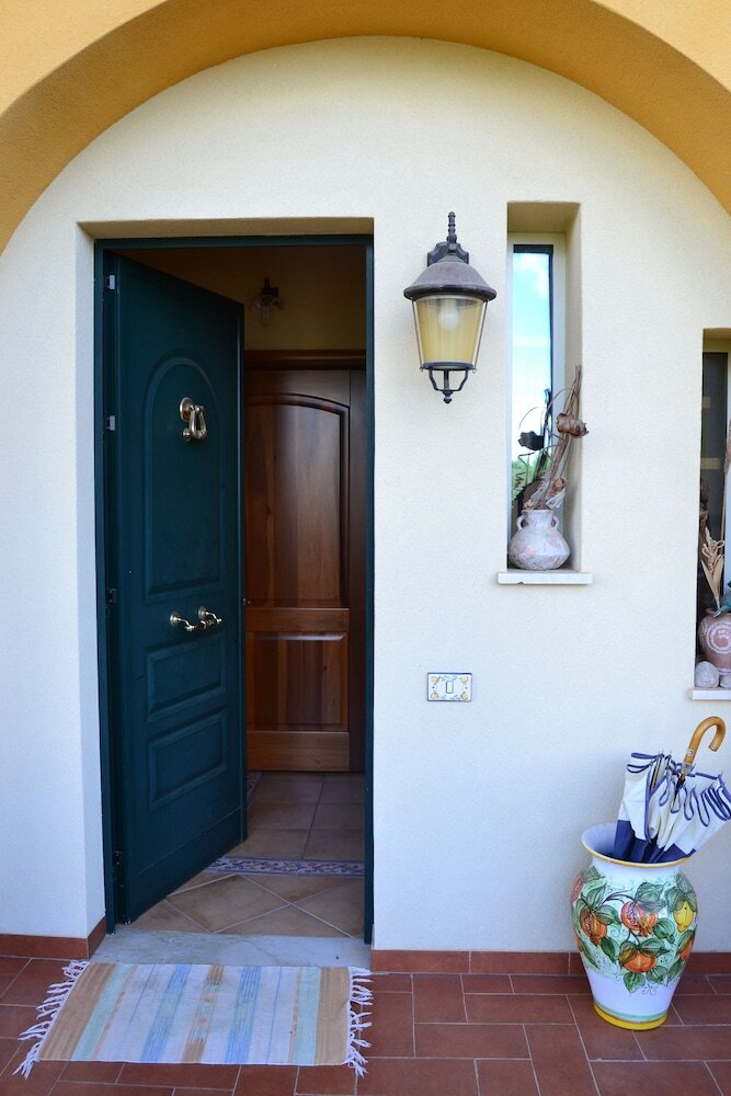 Bed & Breakfast B B S Elia Villa Surrounded By Greenery Inside The Historic Dubini Park