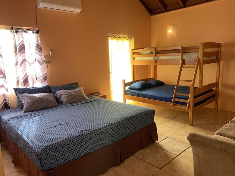 Apartamentos Bagos Eco Retreat & Cafe