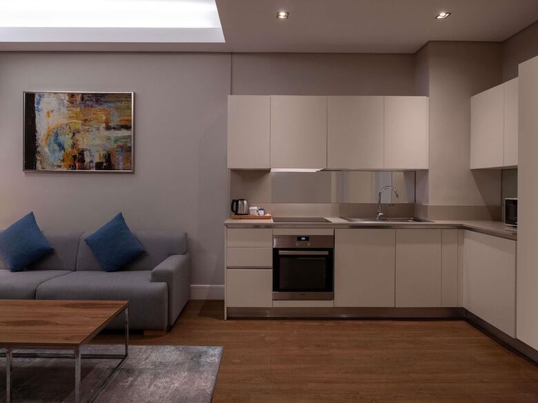 Hotel M�venpick Living Istanbul West