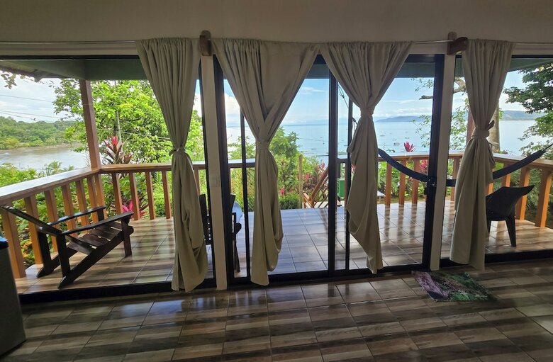 Cotingas Ocean View