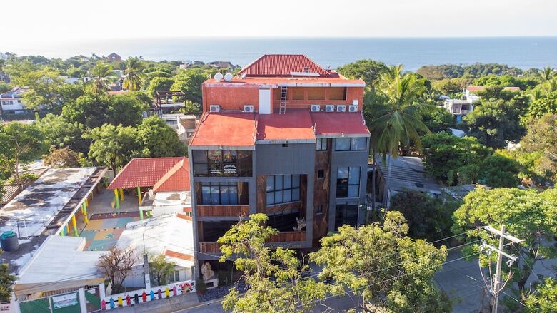 Madre Tierra Hotel & Coworking & Hostal