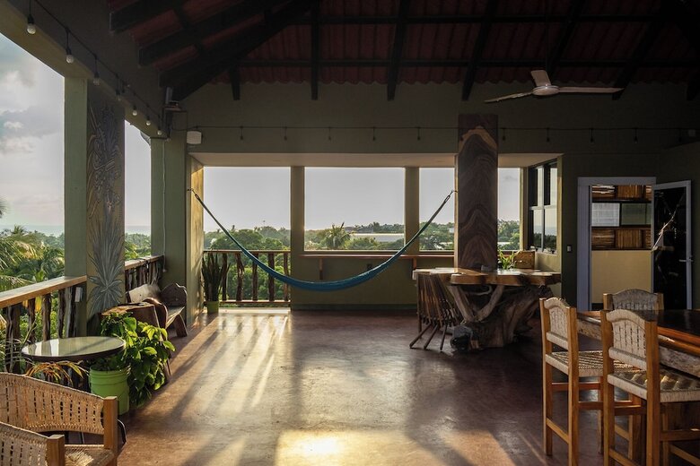 Madre Tierra Hotel & Coworking & Hostal