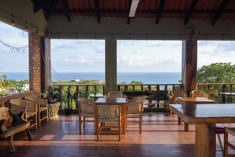 Madre Tierra Hotel & Coworking & Hostal