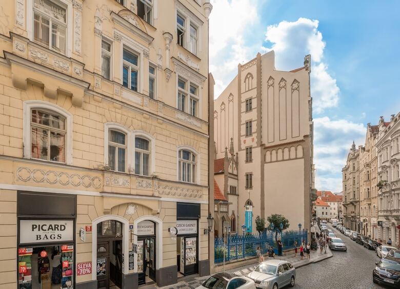 Mordecai Twelve Apartments By Adrez Living