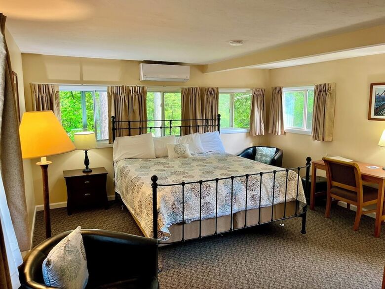 Mt Liberty Cabins And Motel