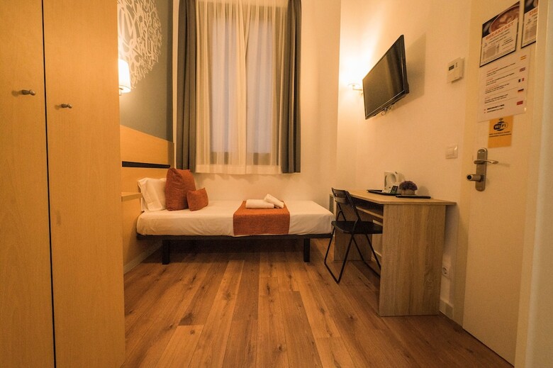 Pension Hostal Live Natura Barcelona