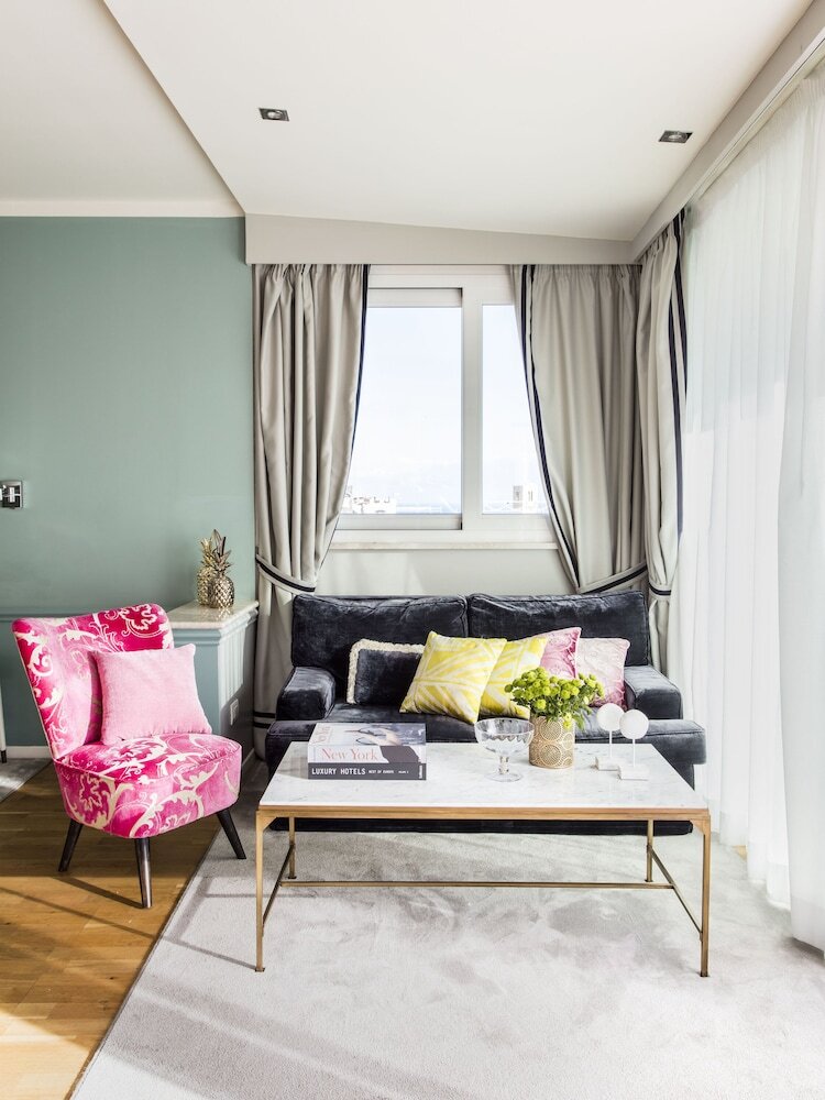 La Malandrina Apartments & Suites