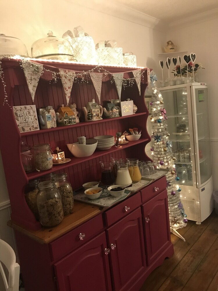 Number 61 Guest House And Tea Room