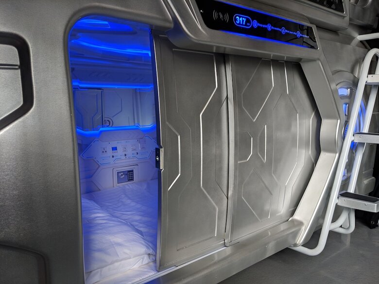 Hotel Met A Space Pod @ Arab Street