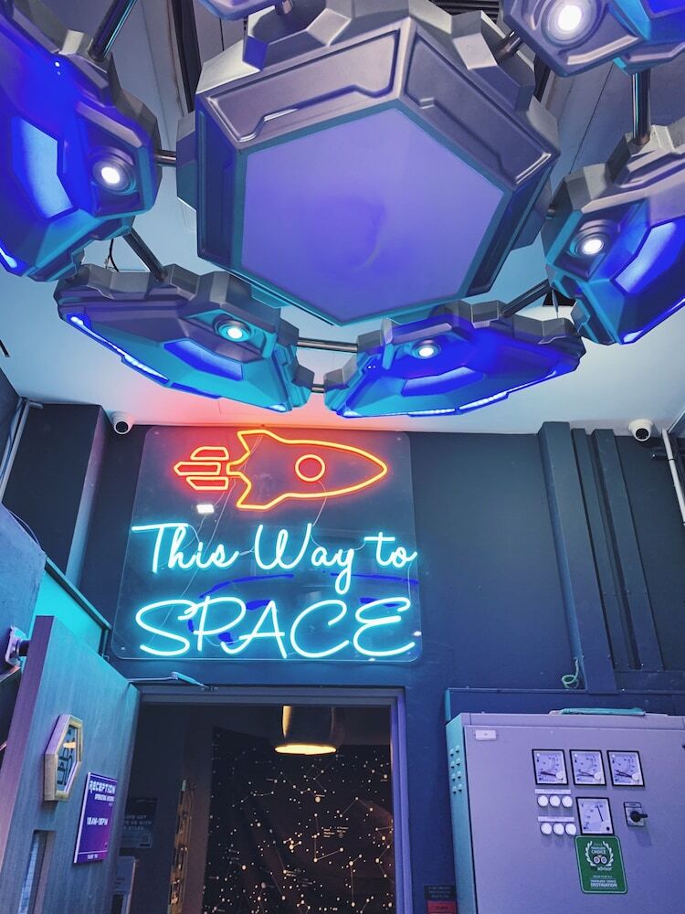 Hotel Met A Space Pod @ Arab Street