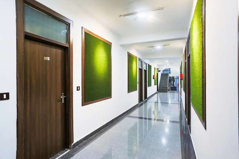 M K Hotel & Restaurant