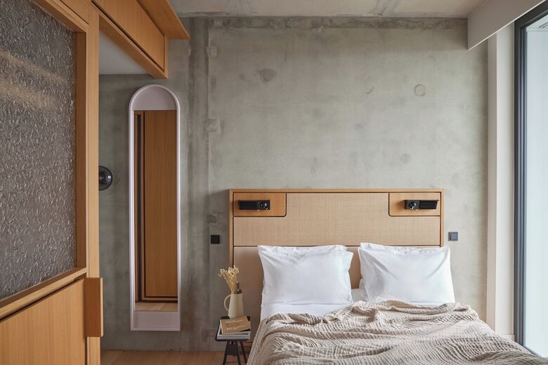 Hotel Locke At East Side Gallery