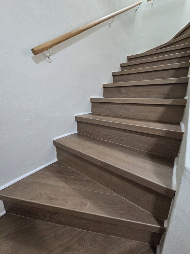 Luxurious & Spacious Townhouse In Prime Location