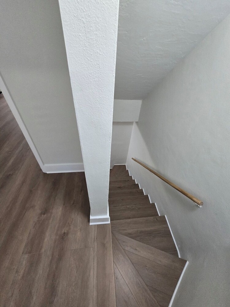 Luxurious & Spacious Townhouse In Prime Location
