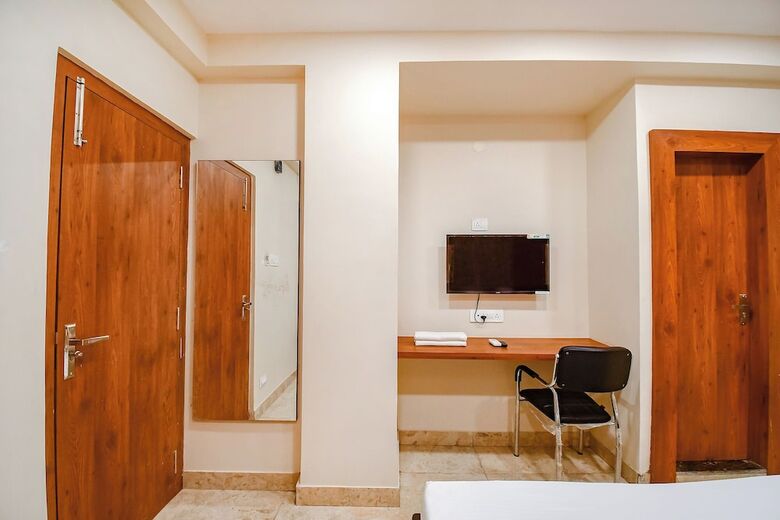 Fabhotel Dreamworld Residency