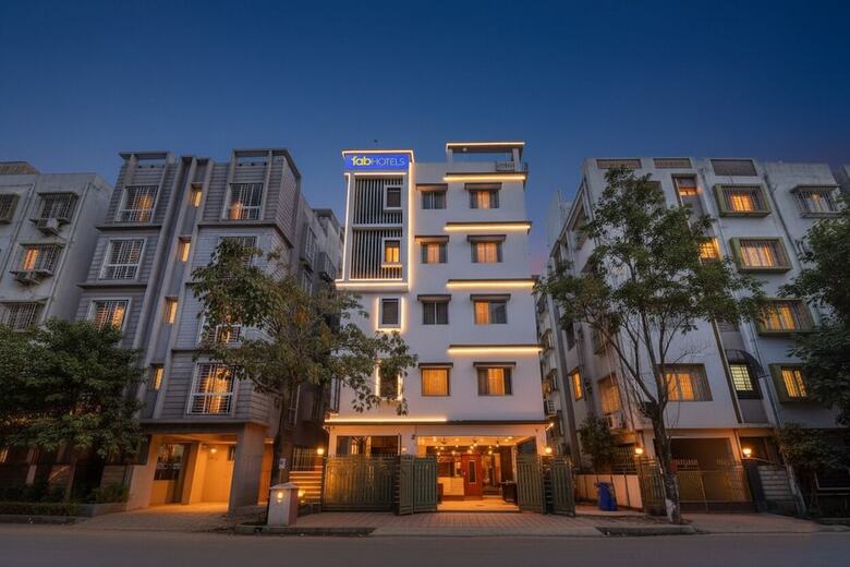 Fabhotel Dreamworld Residency