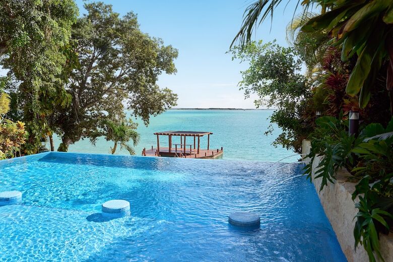 Cristalino Lagoon Front Hotel Restaurant & Spa