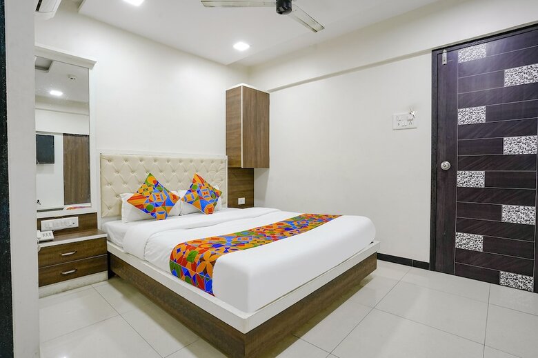 Hotel Fabexpress Rajmahal
