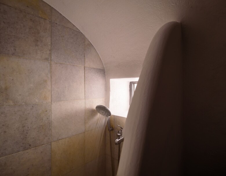 Firalia, Casa In Rock Suites